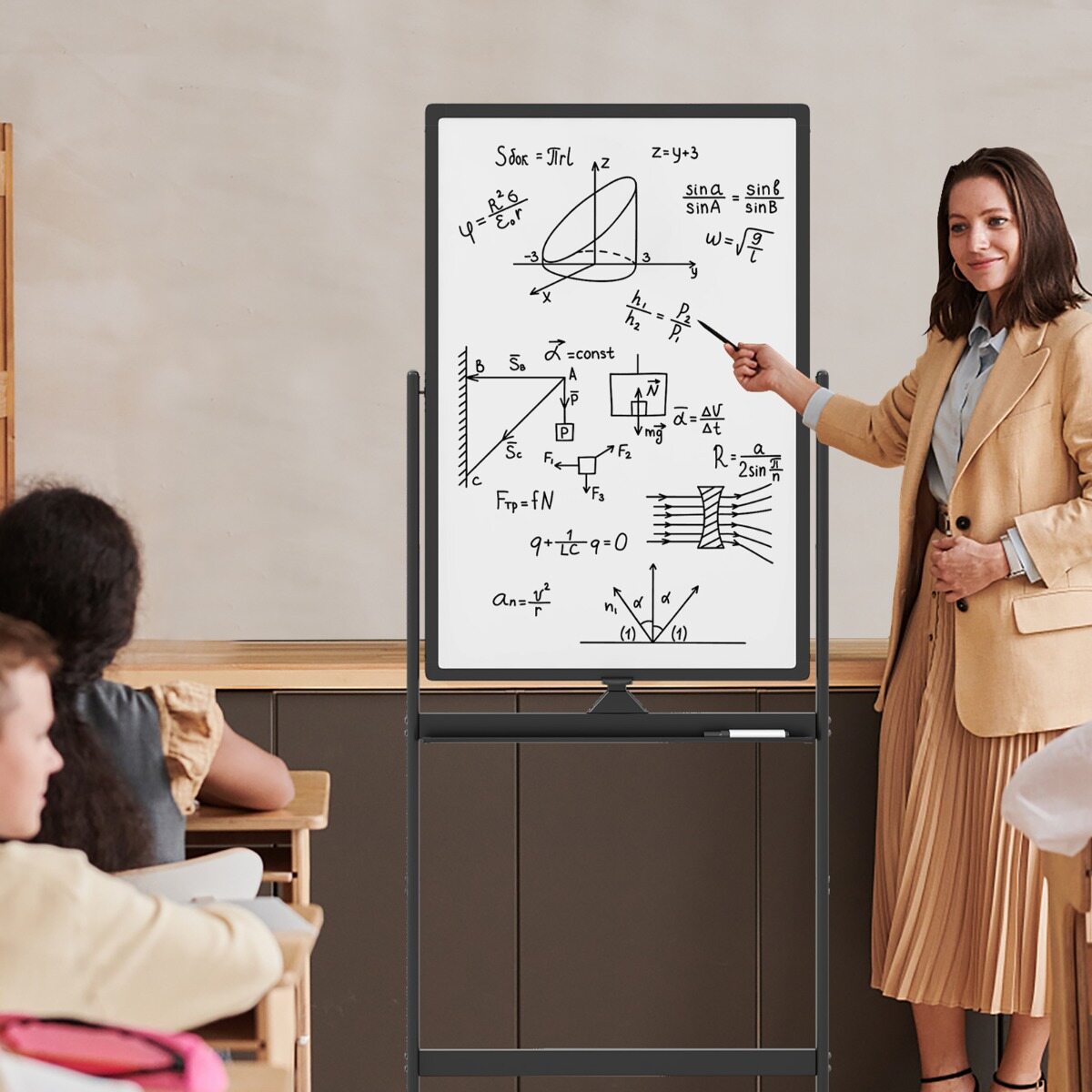 Kahepoolne mobiilne tahvel pliiatsialuse ja tarvikutega kooli kontorisse 60 x 90 cm must