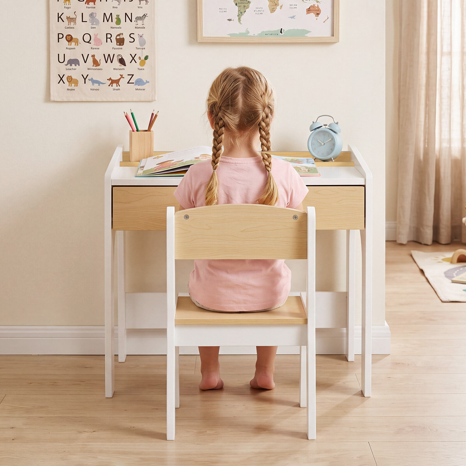 Puidust laste laua ja tooli komplekt lugemiseks, joonistamiseks ja mängimiseks - naturaalne