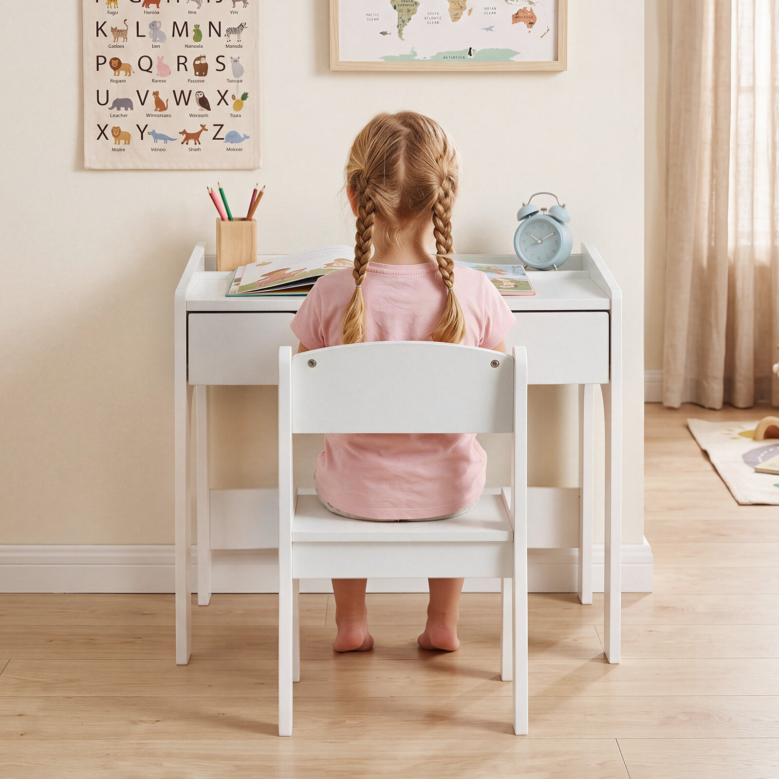 Puidust laste laua ja tooli komplekt lugemiseks, joonistamiseks ja mängimiseks - valge