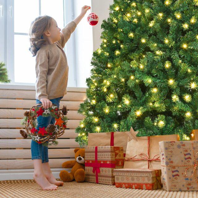 7ft Prelit Christmas Tree w/ 1096 PVC Branch