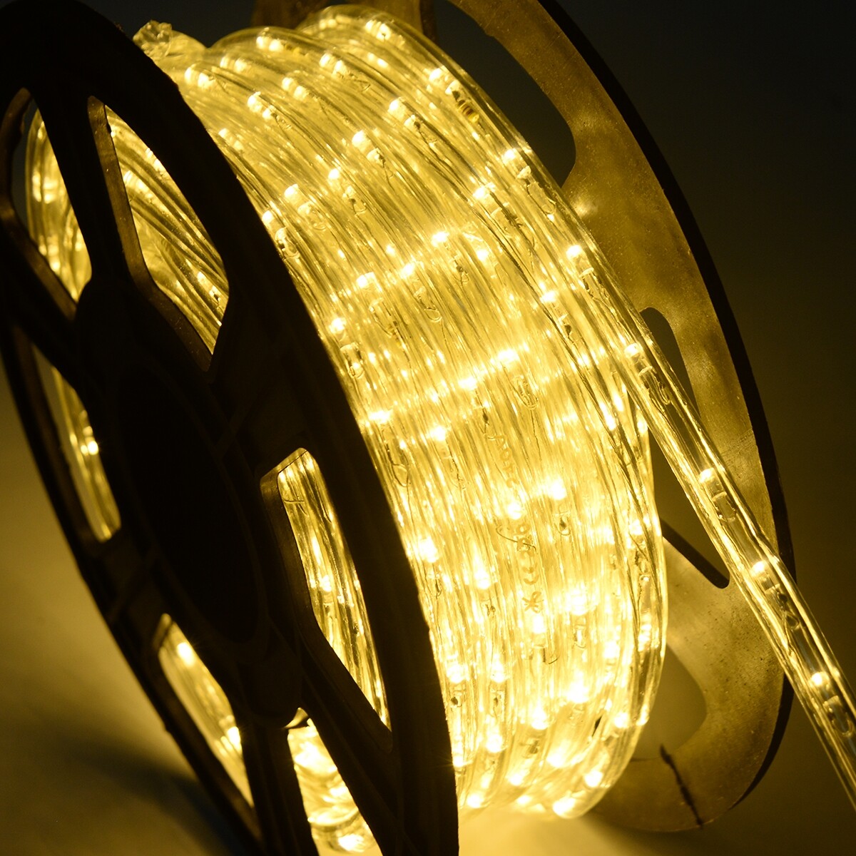 LED-valgustoru, 30 m valgusnöör 1080 beeži pirniga, 230 V, eluiga kuni 15 000 tundi sise- ja välistingimustes kasutamiseks