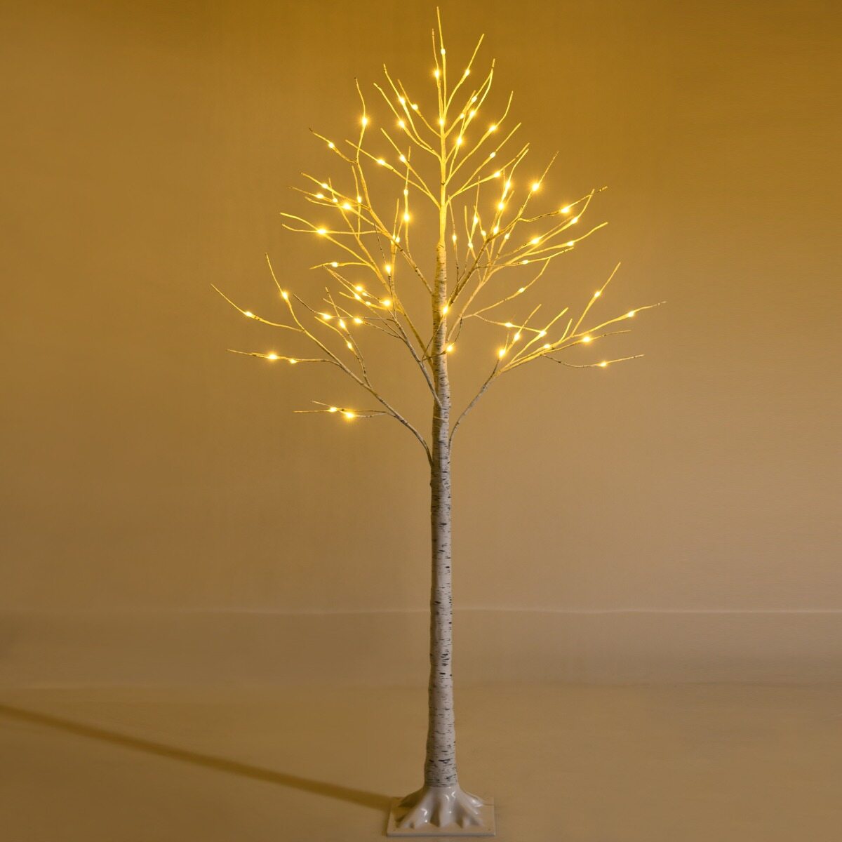 150 cm LED-valguspuu kasepuust soojade valgete LED-tuledega