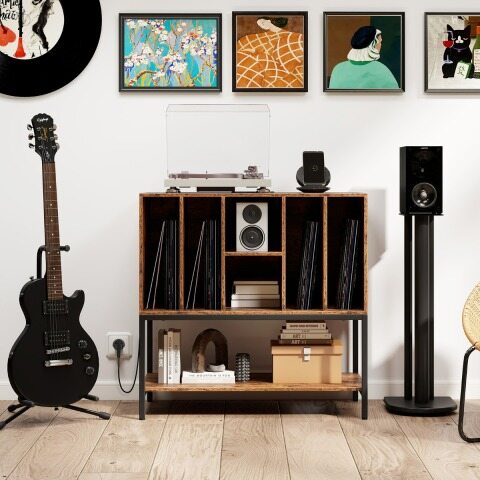 Plaadimängija alus laadimisjaamaga ja vinüülplaatide hoiustamiseks mõeldud laud kohviriiulitega