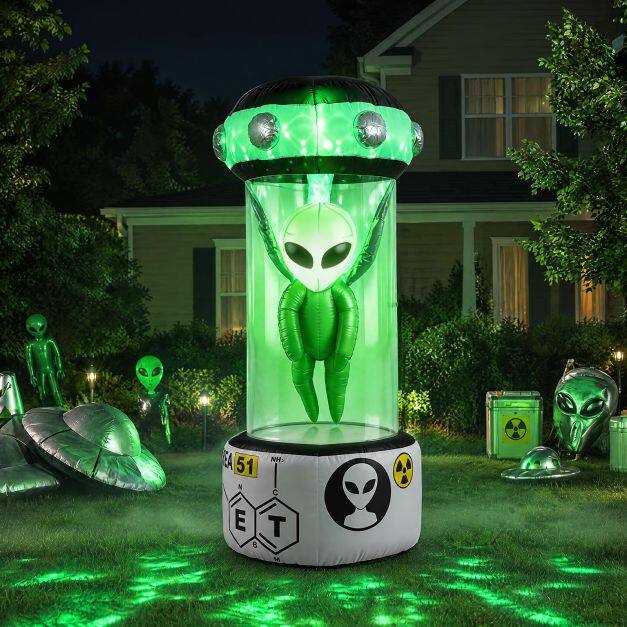 225 CM Halloween Blow Up Alien Outdoor Decorations with Rotating Flashing Green Lights 225 CM Halloween Blow Up Alien Outdoor Decorations with Rotating Flashing Green Lights