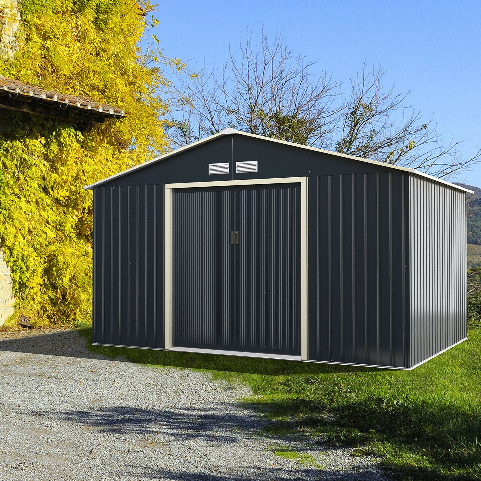 11 x 8 jala (3,4 x 2,4 meetri) suurune metallist aia- ja tööriistakuur kahe lukustatava lükandukse ja halliga