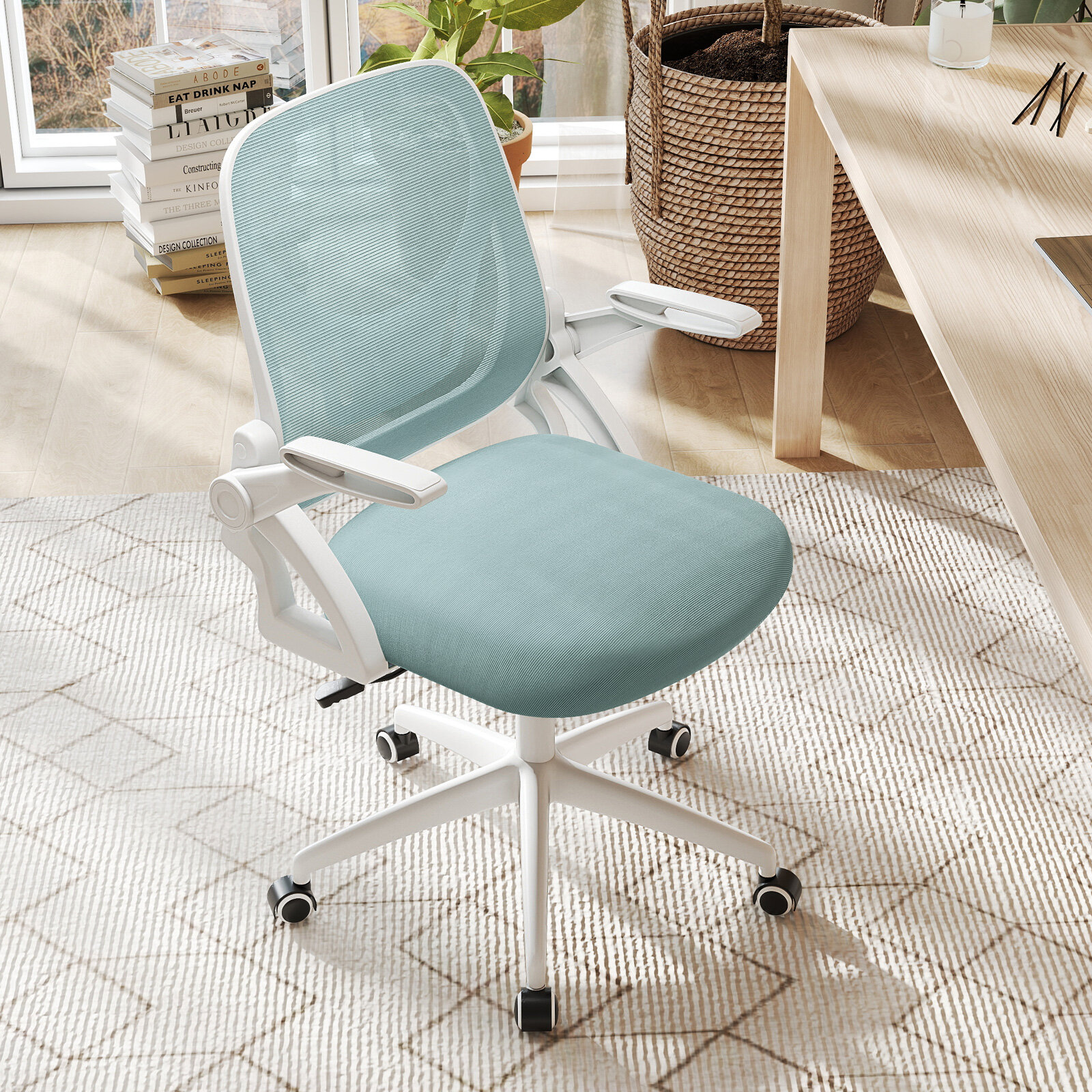 Ergonoomiline arvutilaua tool nimmetoe ja ülespööratavate käetugedega - tumesinine