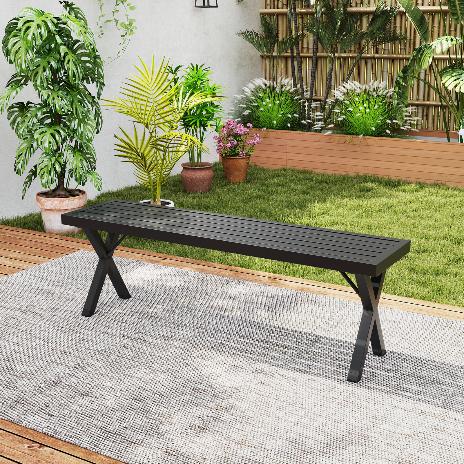 Terrassi metallpink liistudest istme ja X-jalgadega