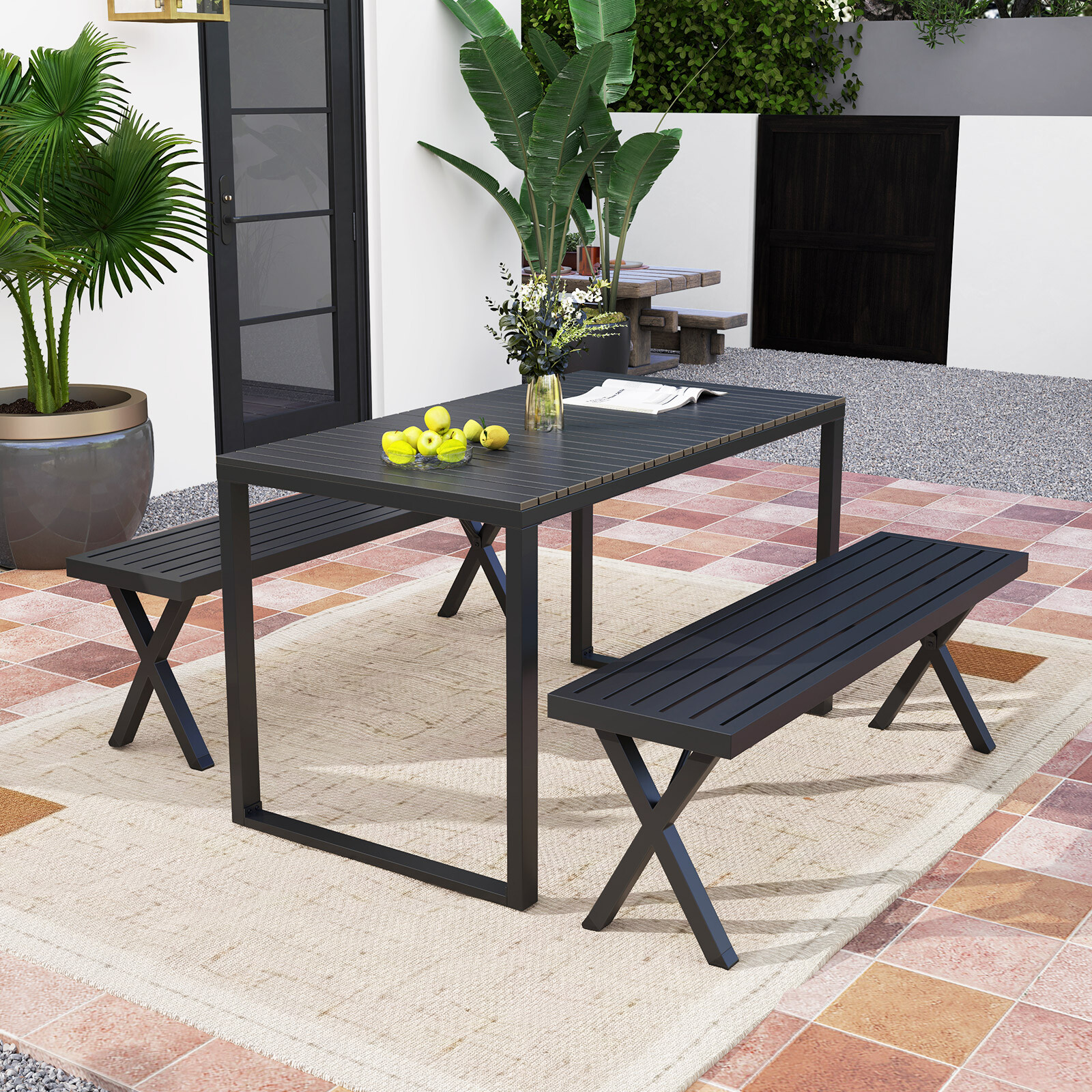 Terrassi metallpink liistudest istme ja X-jalgadega